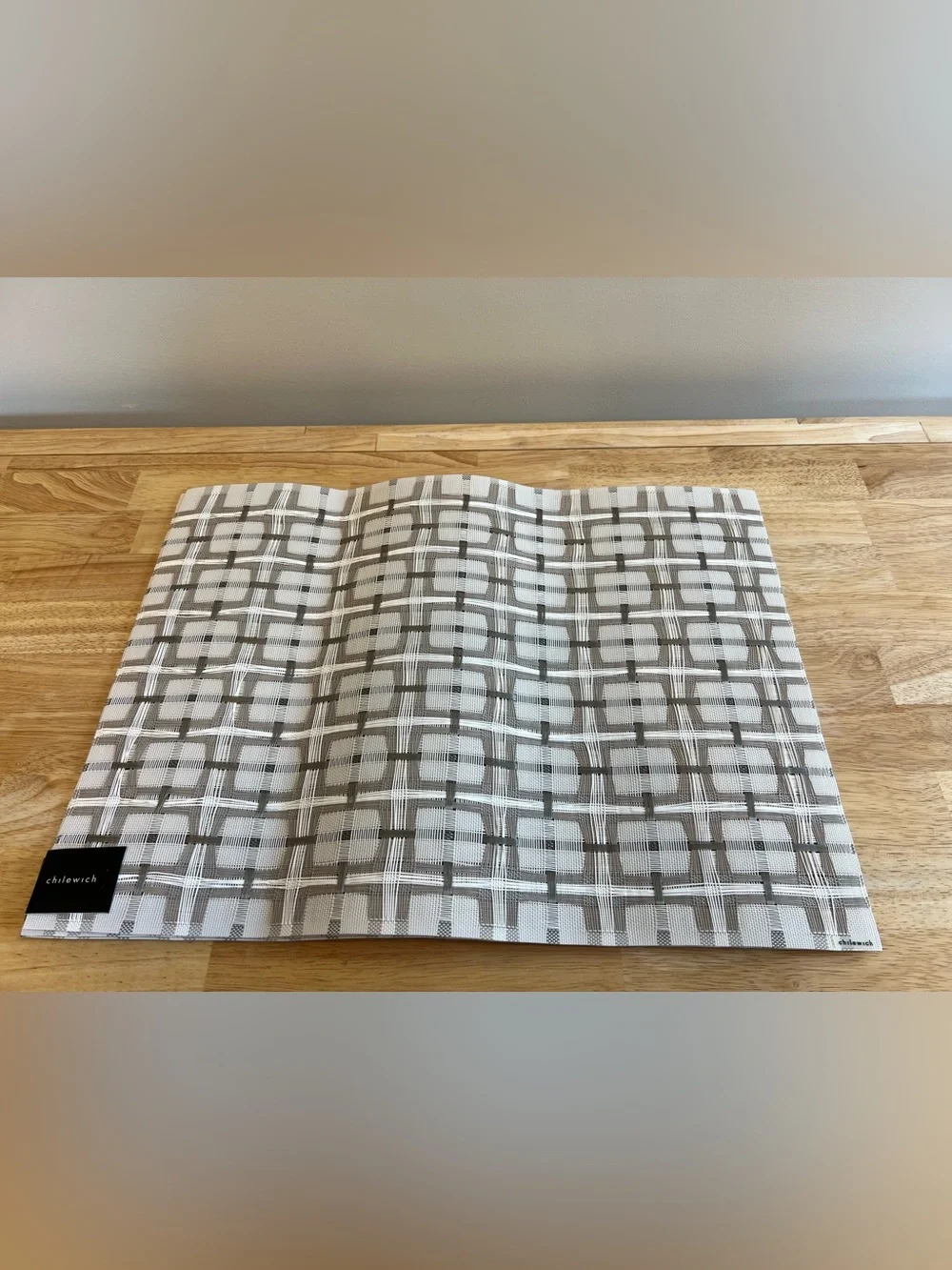 NWT Chilewich Hopscotch Placemats in Coconut - Set of 4